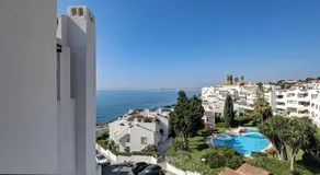 082 - Stunning Sea Views Beachfront Apartment - Image 5
