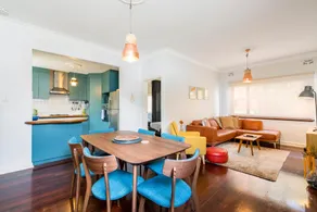 Enorme dois quartos, cozinha atualizado e totalmente renovado - Image 3