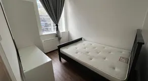 2 Bed Apartment Chinatown - Image 5