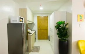 Casa - Chic Pool View Studio Near Ayala Mall - Image 4