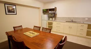 Hibernian Hotel - Image 2