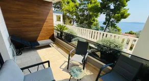 Luxury Beachfront Villa Carlisa - Image 3