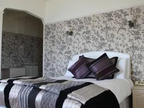 Bedford Hotel - Image 2