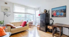 Characterful 1 Bedroom Flat Close to DLR - Image 2