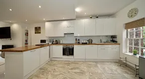 Serviced Apartments Macclesfield - Image 4