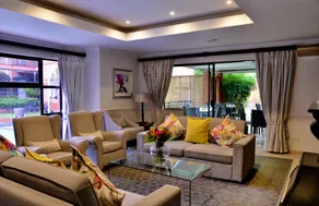 Courtyard Hotel Rosebank - Image 4
