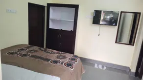 Sunshine Rooms & Service Apartments - Image 5