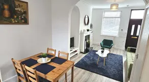 3BR, 6 min to central station, full kitchen - Image 3