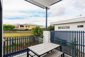 Oxford Steps - Executive 2BR Bulimba Apartment Across from the Park on Oxford St - Image 2