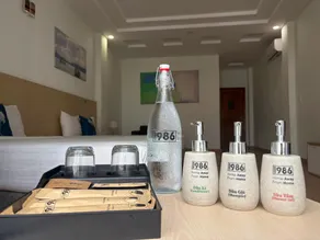Hotel 986 - Image 4