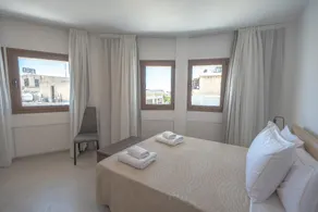 Spacious Two Bedroom Suites in Old Town - Image 4