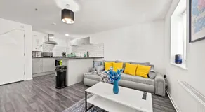 Manor House Luxury & Spacious 2BR By AltoLuxo Short Lets & Serviced Accommodation With Free WiFi & Parking - Image 2