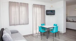 Loft 82 Apartments - Image 2