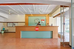 OYO Flagship Martin's Inn Guest House - Image 4