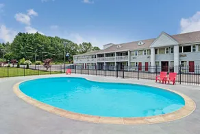 Days Inn by Wyndham Kittery - Image 2