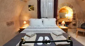 Venetis Luxury Apartments - Image 2