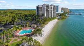 Vue sur l'eau depuis le 5e étage balcon, condo en bord de mer à Sanibel Harbour Resort - Image 3