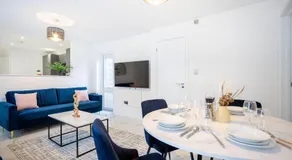 Bespoke Apartments Near Cardiff City Centre Free Parking - Image 2