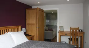 Amberleigh House Annex - Image 2