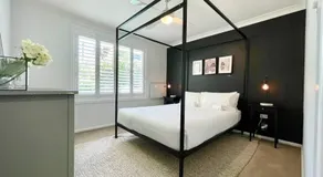 Henderson House - Image 2