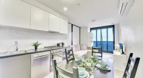 Stylish 2BR City Escape on Collins with Views - Image 4