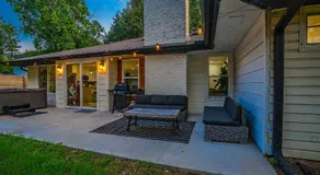 Spacious 4-Bedroom Home at Austin Hideaway, Hot Tub, Fire Pit, Giant Chess, Arcade, Free Parking, Accommodate up to 12 Guests - Image 4