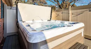 Serenity Inn hottub backyard 9 min SIght n Sound - Image 5
