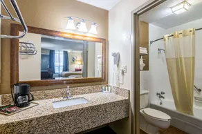 Quality Inn Shawnee - Image 2