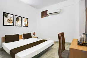Hotel O Raas Near Hira Sweet - Image 2