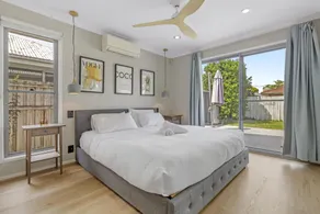 Spacious 4-Bed House with Secure Parking - Image 2