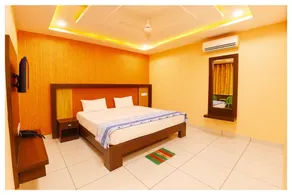 Goroomgo Swastik Guest House Near Kashi Vishwanath Temple Varanasi - Image 2