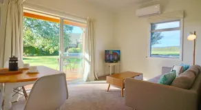 Walnut Lodge B&B - Image 2