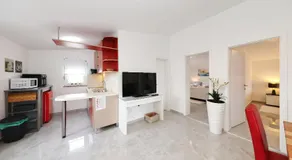 Apartments ROSINI, 300m from the beach with shared tavern and bikes, Nin - Image 2
