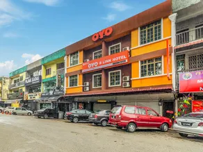 OYO 89703 B Link Hotel - Image 3