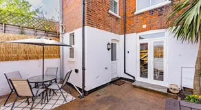 Family & pet Friendly, Stylish & Spacious Beach House - Image 4