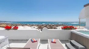 Appartement \"Deluxe On The Beach\" avec vue sur la mer, Wi-Fi et climatisation - Image 2