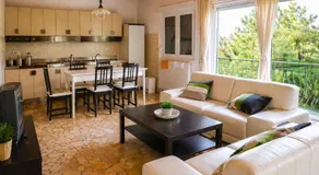 Detached Villa in Brezzo di Bedero - Image 2