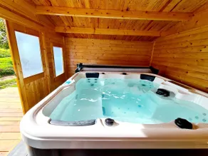 Chalet Aura 3* 
& Jacuzzi - Image 5
