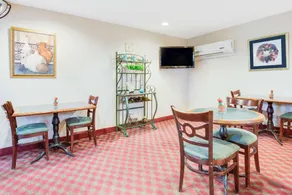 Microtel Inn & Suites by Wyndham Greensboro - Image 5