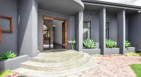 OnQ Accommodation - Image 3