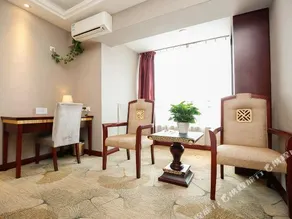 SFEEL Designer Hotel (Chengdu Jiuyan Bridge Niuwangmiao Subway Station) - Image 4