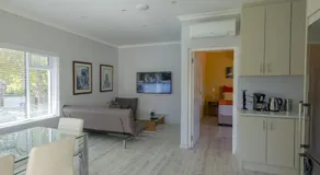 Junior-Suite Merlot, 4-STAR, Voll-Küche, Fast-WiFi, 55\" Smart-TV, Solar-Pool - Image 2