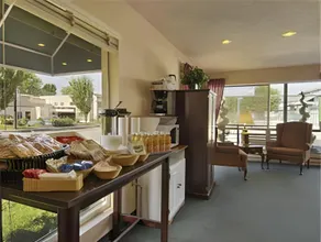 Knights Inn Salem - Image 3