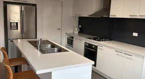 Modern 3 bed 2 bath house, parking and outdoor space - Image 3