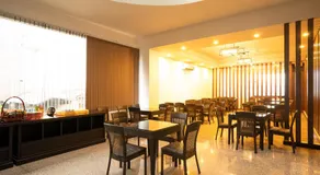 Intouch Riverside Hotel - Image 5
