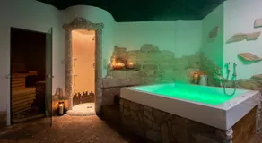 Flos Hotel - Image 4