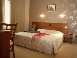 Uniqato Hotel - Image 4