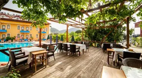Suzanne Hotel & Restaurant - Image 2