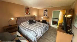 Deluxe bedroom in a beautiful home - Image 2