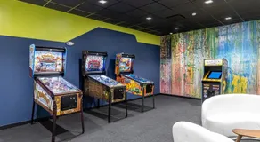 Exclusive Deluxe Queen Suite Luxury Boutique Building Downtown Hartford FREE PARKING - Image 4